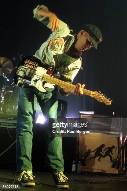 Photo of AUDIOSLAVE; 20-1-2003 Tilburg Audioslave,gitarist Tom Morello