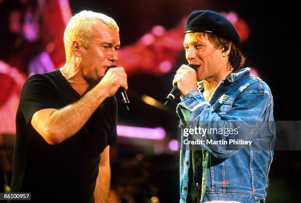 Photo of Jimmy BARNES; Jimmy Barnes / Jon Bon Jovi, NSW Flood Relief Concert, Colonial Stadium, Melbourne Australia