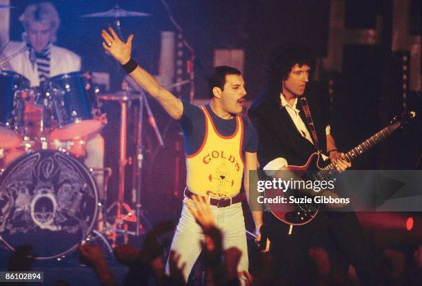 Photo of Brian MAY and Freddie MERCURY and QUEEN, Freddie Mercury and Brian May performing live on stage