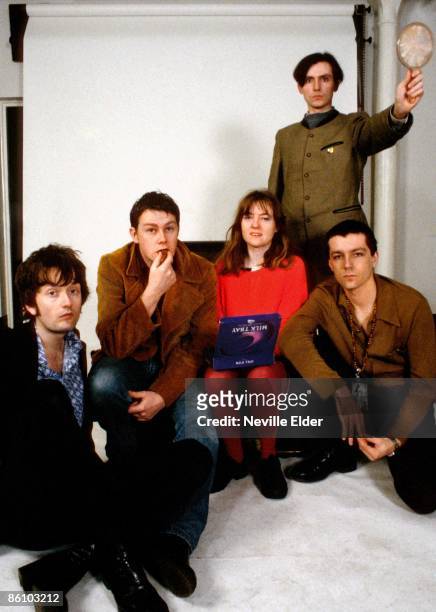 Photo of Candida DOYLE and PULP and Jarvis COCKER and Nick BANKS and Steve MACKEY and Russell SENIOR; L-R Jarvis Cocker, Nick Banks, Candida Doyle ,...