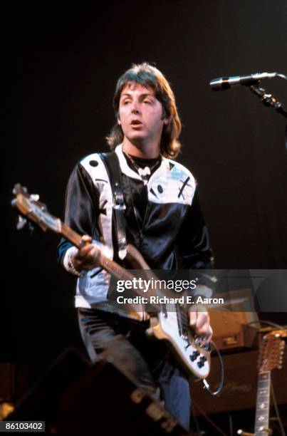 Rickenbacker E Bass Photos and Premium High Res Pictures - Getty Images