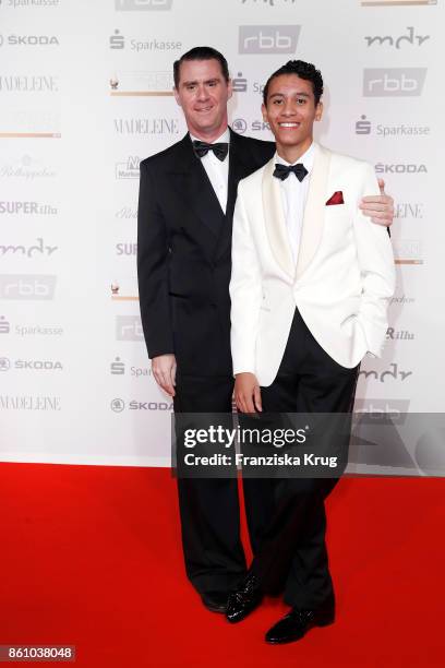 Andrej Hermlin and his son David Hermlin attend the Goldene Henne on October 13, 2017 in Leipzig, Germany.