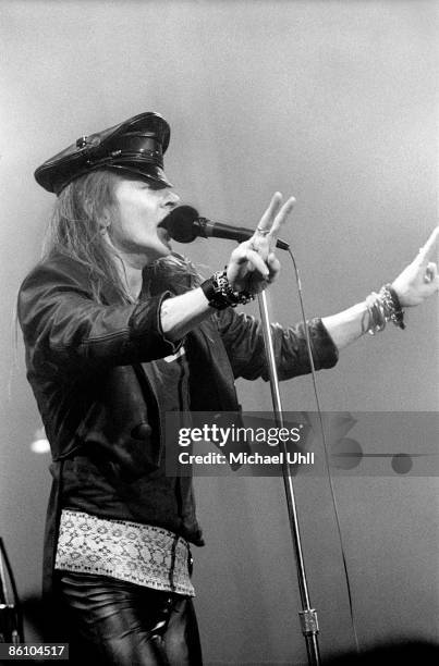 Axl Rose Ritz 150 Axl Rose 1988 Photos & High Res Pictures - Getty Images