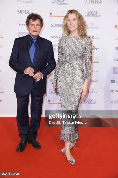 Dieter Wedel and Franziska Reichenbacher attend the Goldene Henne on October 13, 2017 in Leipzig, Germany.