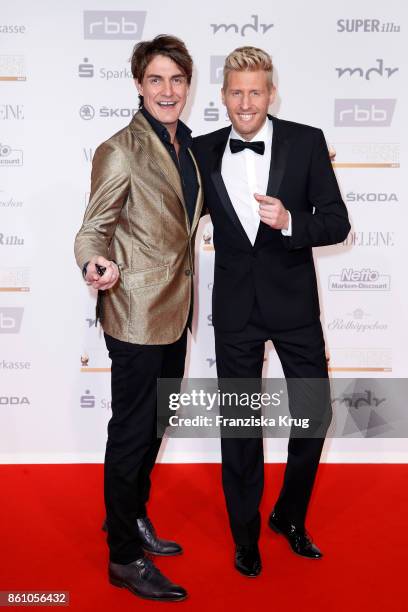 Matze Knop and Maxi Arland attend the Goldene Henne on October 13, 2017 in Leipzig, Germany.