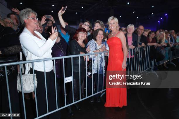 Kamilla Senjo attends the Goldene Henne on October 13, 2017 in Leipzig, Germany.