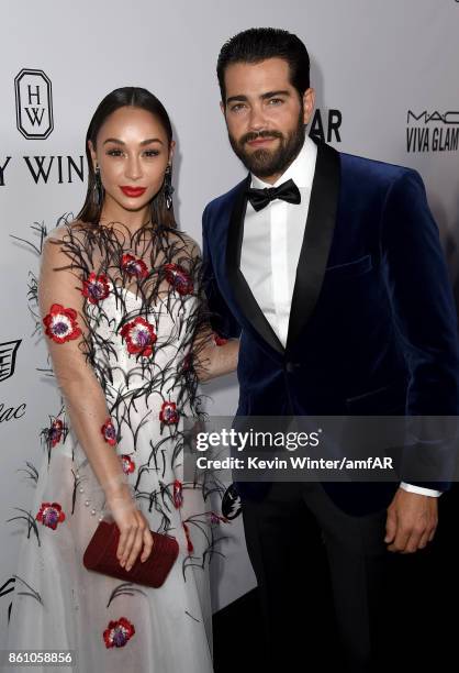 Actors Cara Santana and Jesse Metcalfe attends the amfAR Gala Los Angeles 2017 at Ron Burkle's Green Acres Estate on October 13, 2017 in Beverly...