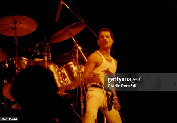 Photo of Freddie MERCURY and QUEEN, Freddie Mercury performing live on stage