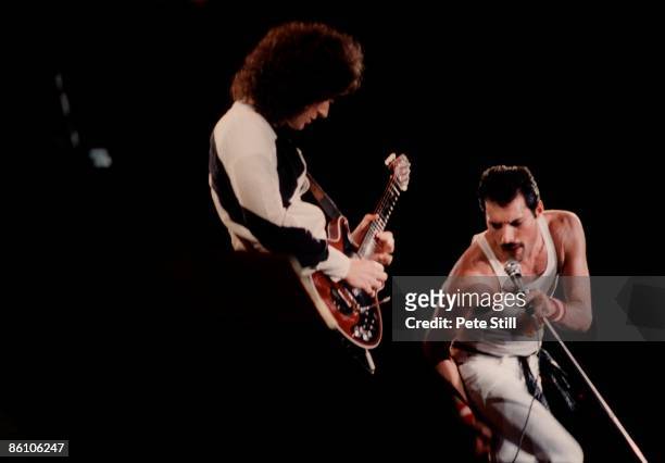 Photo of Freddie MERCURY and Brian MAY and QUEEN, Brian May and Freddie Mercury performing live on stage