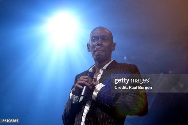 Photo of FAITHLESS, 20-8-2004 Lowlandsfestival, Faithless,zanger Maxi Jazz