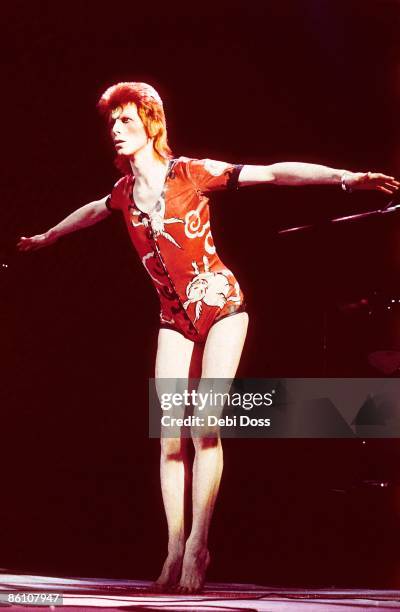 Photo of David BOWIE, performing live onstage at final Ziggy Stardust concert