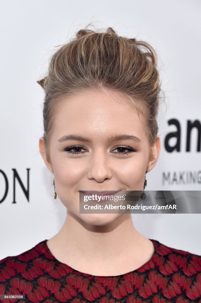 Actor Izabela Vidovic attends the amfAR Gala Los Angeles 2017 at Ron