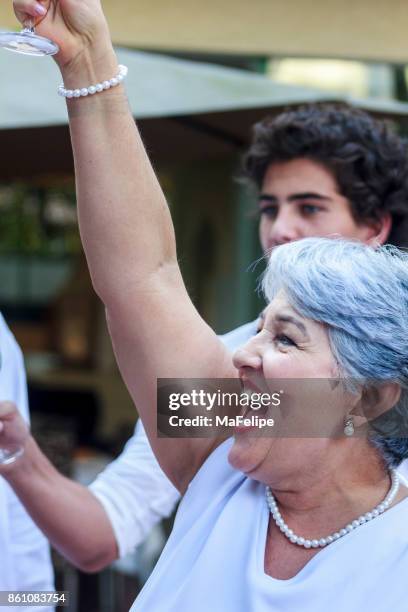 braziliaanse familie vieren nieuwjaar - 55 year old male stockfoto's en -beelden