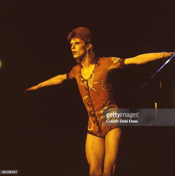 Photo of David BOWIE, performing live onstage at final Ziggy Stardust concert