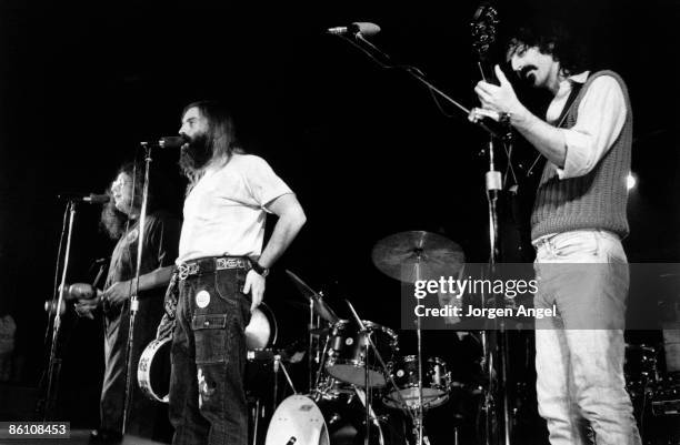 Photo of Frank ZAPPA; ID# ZappaD 14, Frank Zappa, November 21, 1971., With Flo & Eddie