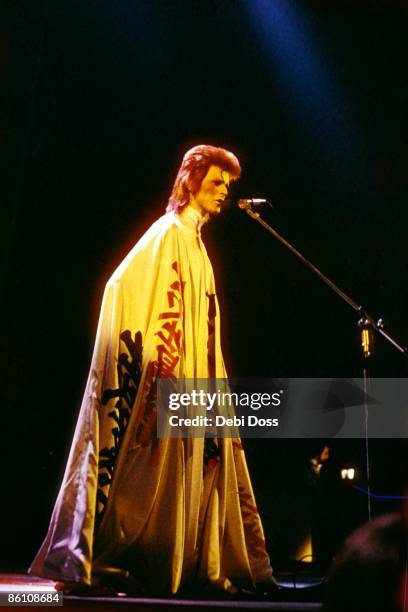 Photo of David BOWIE, performing live onstage at final Ziggy Stardust concert