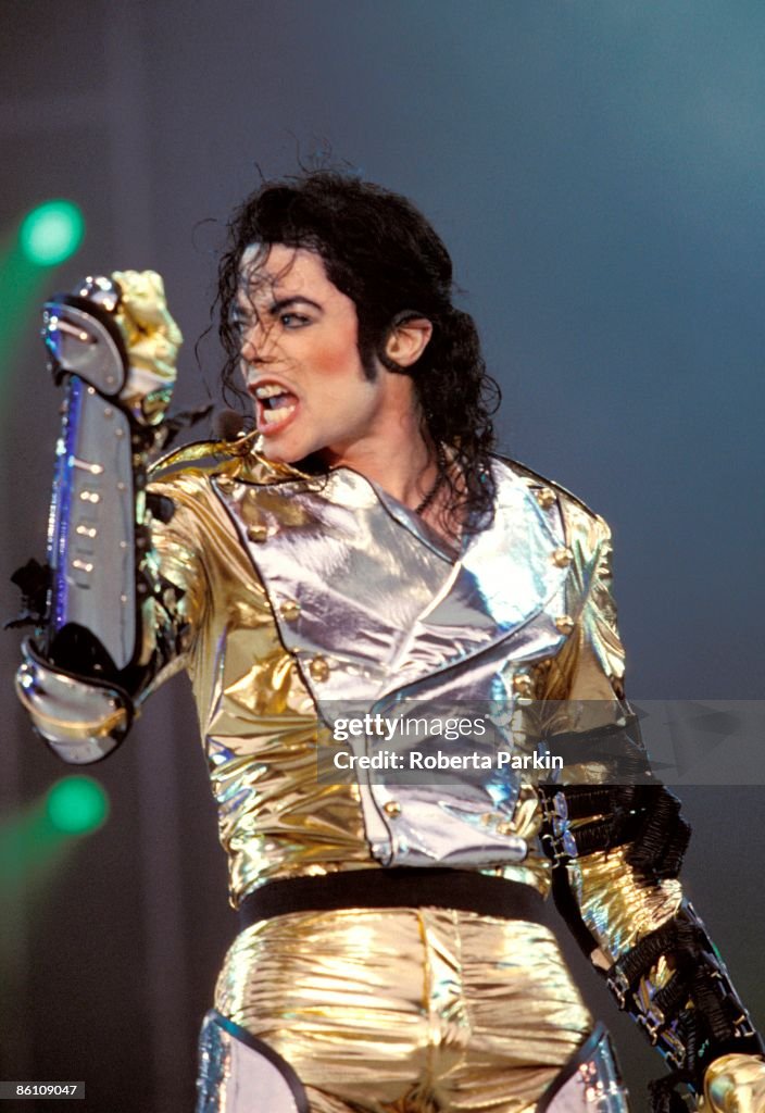 Mj Singer Photo of Michael JACKSON, Michael Jackson performing on stage -... News ...