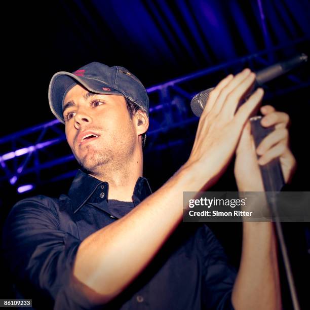 Photo of Enrique IGLESIAS; Enrique Iglesias performing on stage at a private party held at the Marriott Hotel in Cairo