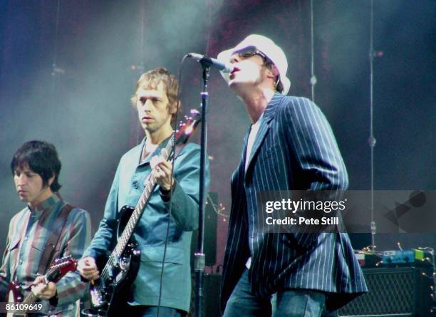 Photo of Liam GALLAGHER and OASIS, Gem Archer, Andy Bell & Liam Gallagher performing live onstage