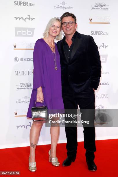 Hans Sigl and his wife Susanne Sigl attend the Goldene Henne on October 13, 2017 in Leipzig, Germany.
