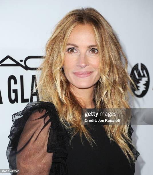 Actress Julia Roberts arrives at amfAR Los Angeles 2017 at Ron Burkleâs Green Acres Estate on October 13, 2017 in Beverly Hills, Californi