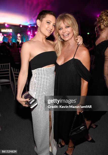 Actors Kate Hudson and Goldie Hawn attend the amfAR Gala Los Angeles 2017 at Ron Burkle's Green Acres Estate on October 13, 2017 in Beverly Hills,...