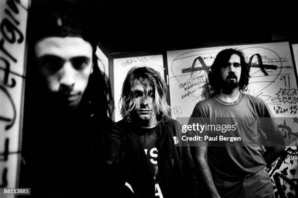 Photo of Krist NOVOSELIC and Kurt COBAIN and Dave GROHL and NIRVANA; L-R: Dave Grohl, Kurt Cobain, Krist Novoselic, posed, group shot