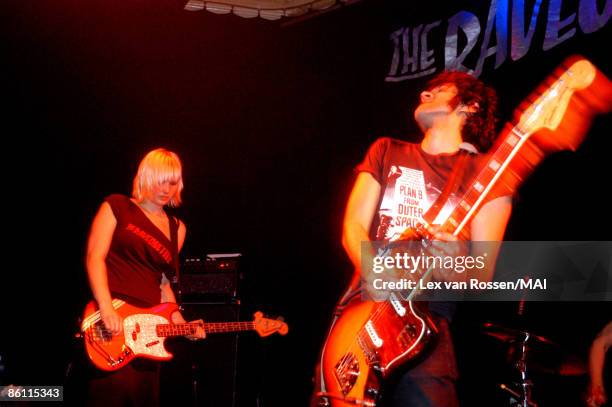 Photo of RAVEONETTES; Amsterdam RAVEONETTES: Zangeres/bassiste en gitarist