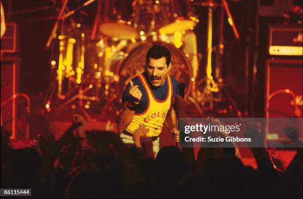 Photo of Freddie MERCURY and QUEEN, Freddie Mercury performing live on stage