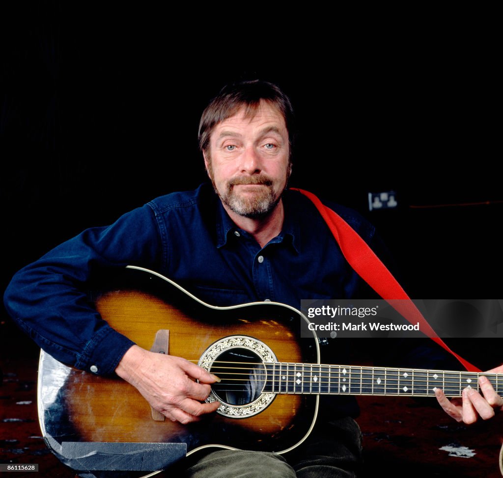 Photo of Alan HULL and LINDISFARNE