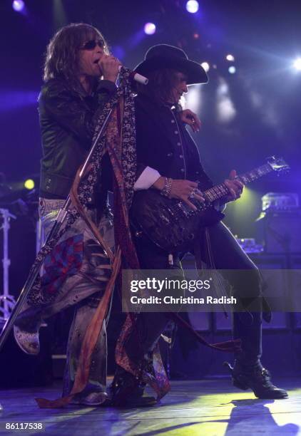 Photo of AEROSMITH; STEVEN TYLER & JOE PERRY OF AEROSMITH IN CONCERT AT STAPLES CENTER IN LOS ANGELES, CALIF. ON FEBRUARY 22, 2006