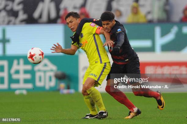 Toshihiro Aoyama of Sanfrecce Hiroshima controls the ball under pressure of Leandro of Kashima Antlers during the J.League J1 match between Kashima...