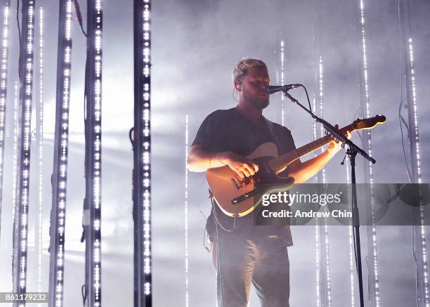 Joe Newman of alt-J performs on stage at Doug Mitchell Thunderbird Sports Centre on October 13, 2017 in Vancouver, Canada.