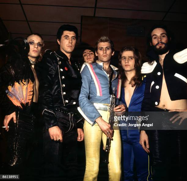 Photo of Paul THOMPSON and Andy MACKAY and John PORTER and Bryan FERRY and Brian ENO and ROXY MUSIC and Phil MANZANERA; L-R: Brian Eno, Bryan Ferry,...