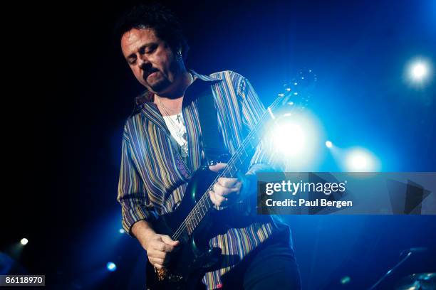 Photo of Steve LUKATHER and TOTO, Steve Lukather