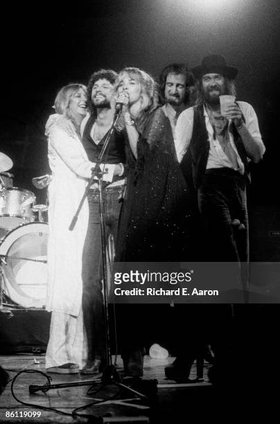 Photo of FLEETWOOD MAC; L-R. Christine McVie, Lindsey Buckingham, Stevie Nicks, John McVie, Mick Fleetwood - onstage, group shot