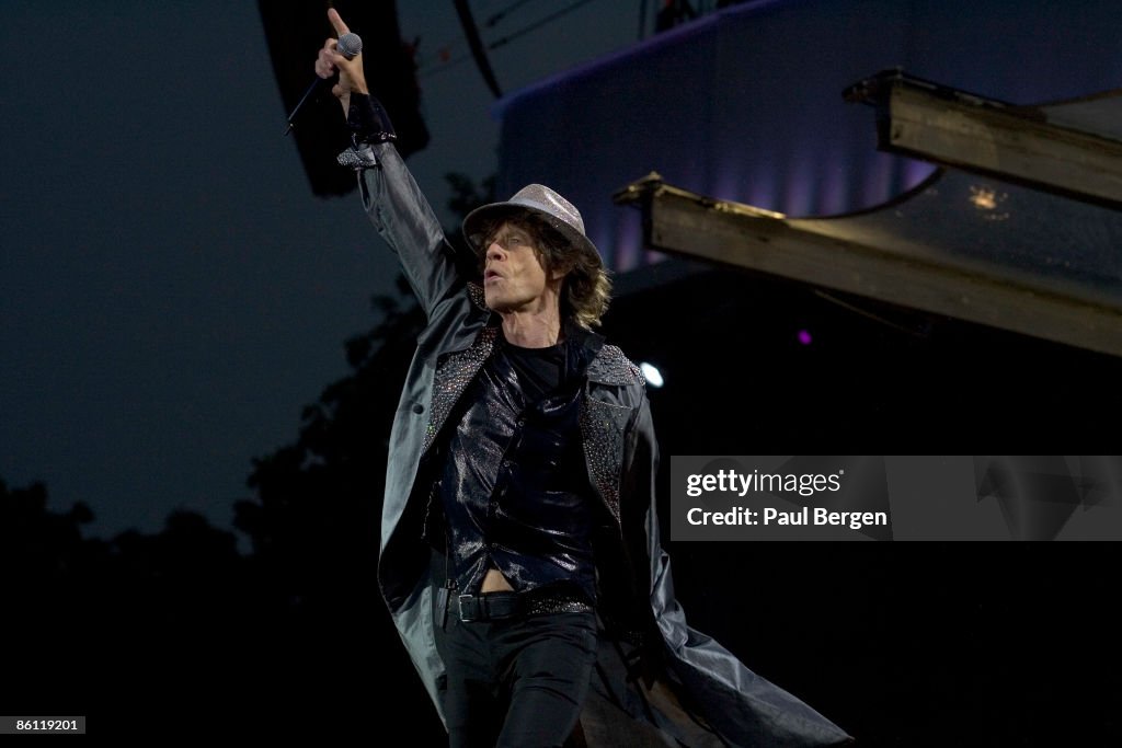 Photo Of Mick JAGGER And ROLLING STONES Mick Jagger Performing Live photo-of-mick-jagger-and-rolling-stones-mick-jagger-performing-live
