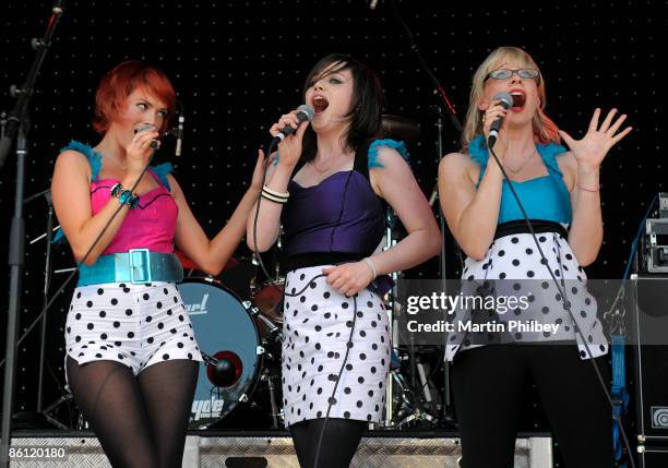 Photo of PIPETTES, L-R: Gwenno, Rose, Becki performing live onstage