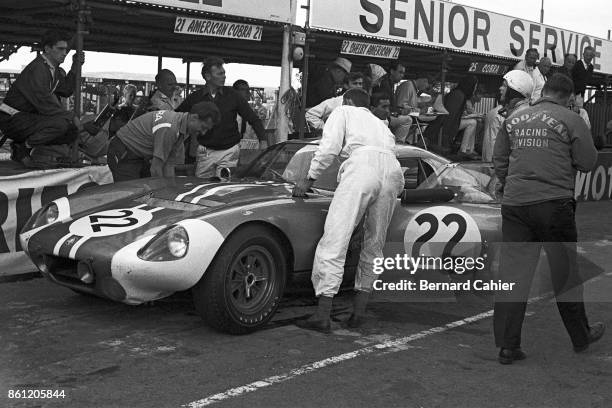 Phil Hill, Shelby Cobra Daytona Coupe, Touris Trophy, Goodwood Circuit, 29 August 1964.