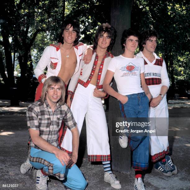 Photo of BAY CITY ROLLERS; L to R: Derek Longmuir, Stuart Wood, Eric Faulkner, Les McKeown, Alan Longmuir