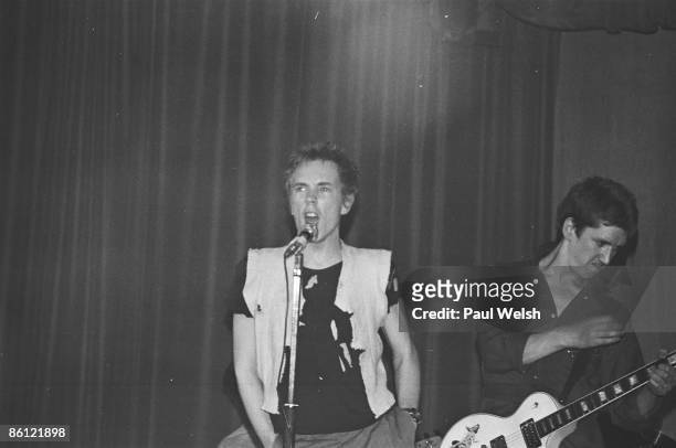 Photo of Steve JONES and Johnny ROTTEN and SEX PISTOLS, L-R Johnny Rotten and Steve Jones performing on stage