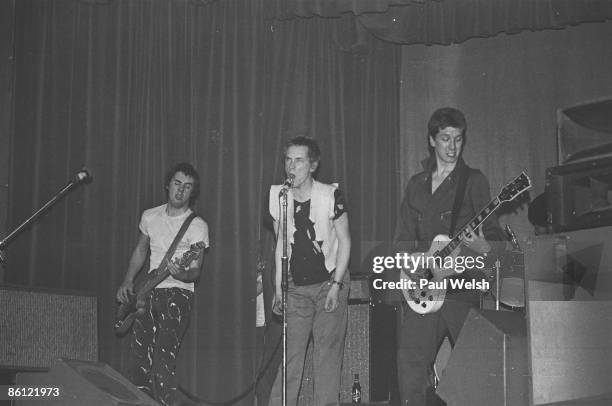 Photo of Steve JONES and Johnny ROTTEN and Glen MATLOCK and SEX PISTOLS, L-R Glen Matlock, Johnny Rotten and Steve Jones performing on stage