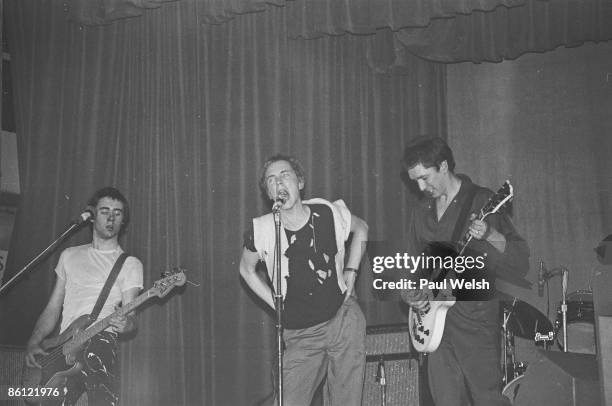 Photo of Steve JONES and Johnny ROTTEN and Glen MATLOCK and SEX PISTOLS, L-R Glen Matlock, Johnny Rotten and Steve Jones performing on stage