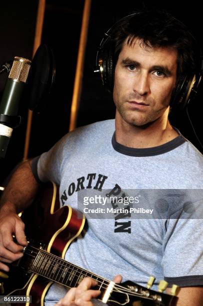 Photo of Pete MURRAY and RECORDING STUDIO and Pete MURRAY; Posed portrait of Pete Murray at the Sing Sing Studio in Richmond
