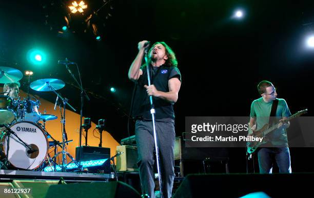 Photo of Stone GOSSARD and Eddie VEDDER and PEARL JAM; Eddie Vedder and Stone Gossard at the Rod Laver Arena