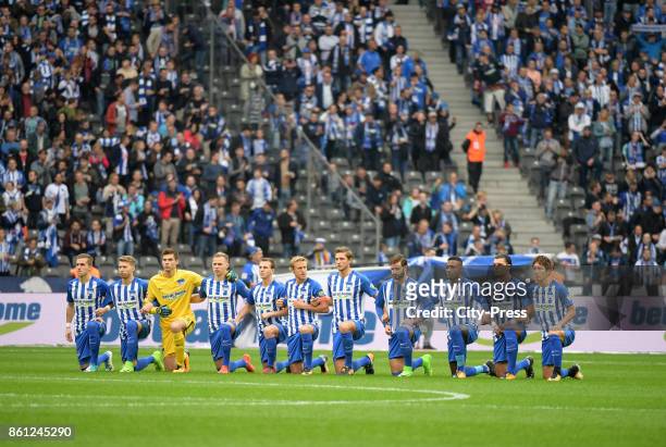 The players of Hertha BSC protest against Donald Trump before the game between Hertha BSC and Schalke 04 on october 14, 2017 in Berlin, Germany.