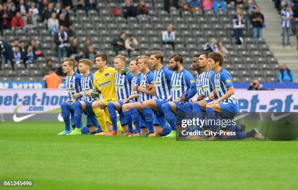 The players of Hertha BSC protest against Donald Trump before the game between Hertha BSC and Schalke 04 on october 14, 2017 in Berlin, Germany.