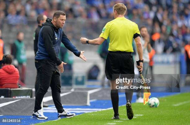 Coach Pal Dardai of Hertha BSC discusses with linesman Robert Schroeder during the game between Hertha BSC and Schalke 04 on october 14, 2017 in...
