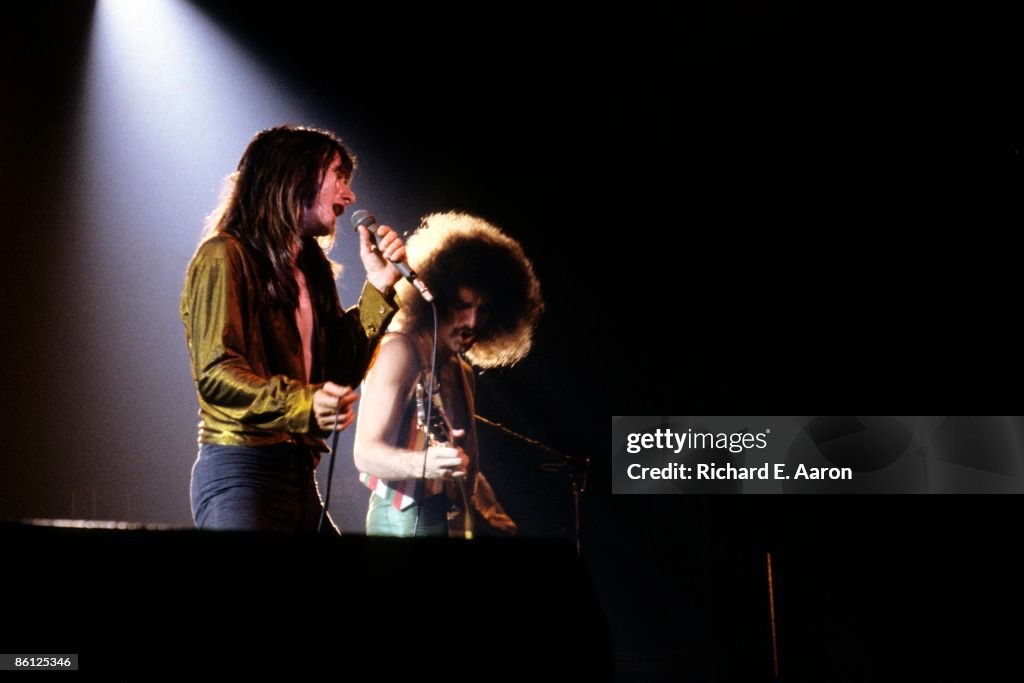 Photo of JOURNEY and Neal SCHON and Steve PERRY