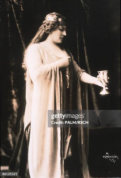 Photo of OPERA SINGER and SOPRANO and OPERA and Johanna GADSKI; 1872-1932